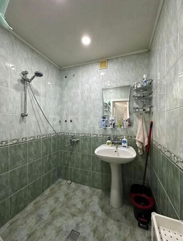 Satılır 4 otaqlı köhnə tikili 102 m², Xalqlar Dostluğu m., photo 6 from 8