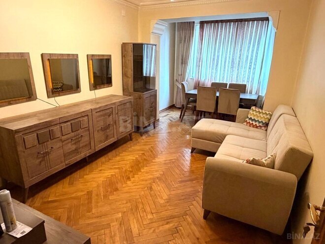 Продаётся 3-комн. вторичка 75 м², м. Низами, photo 1 from 13
