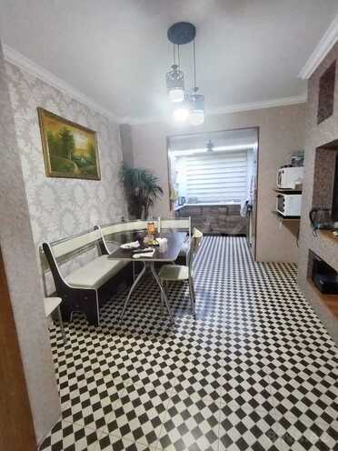 Satılır 4 otaqlı köhnə tikili 100 m², Yeni Günəşli q., photo 1 from 24