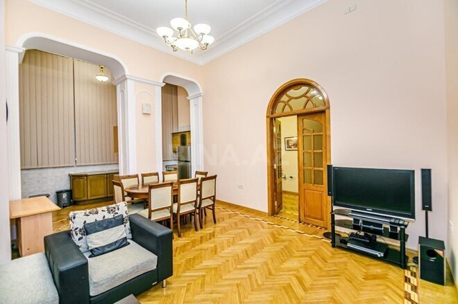 İcarəyə verilir 4 otaqlı köhnə tikili 180 m², İçəri Şəhər m., photo 17 from 28