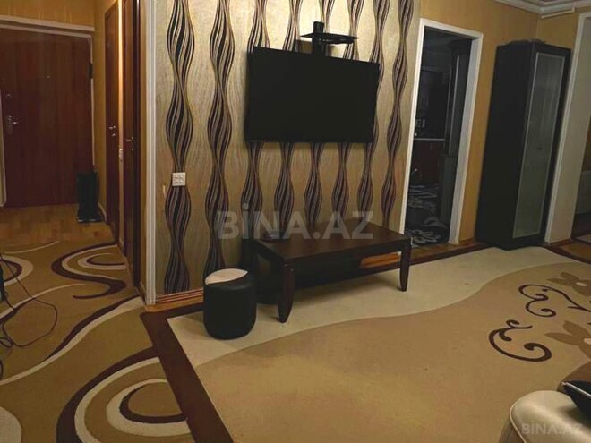Продаётся 3-комн. вторичка 65 м², м. Нефтчиляр, photo 7 from 19