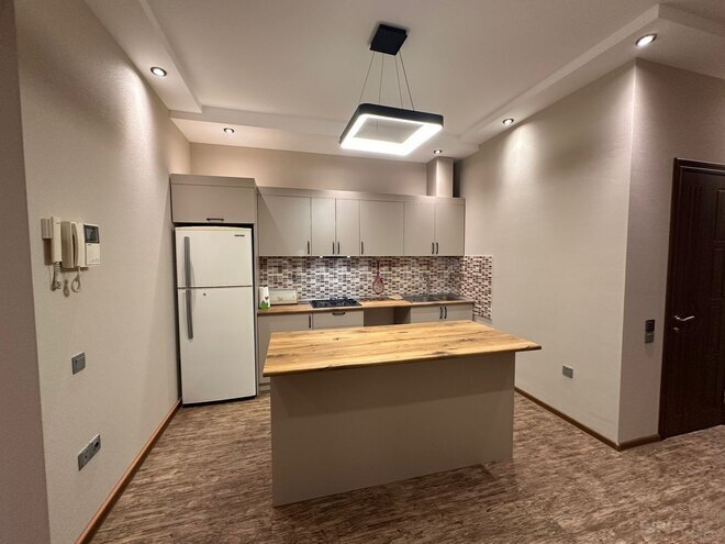 Сдаётся 3-комн. новостройка 100 м², м. Элмляр Академиясы, photo 1 from 14