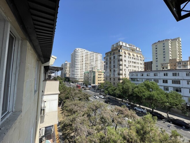 Satılır 2 otaqlı köhnə tikili 55 m², Elmlər Akademiyası m., photo 1 from 10