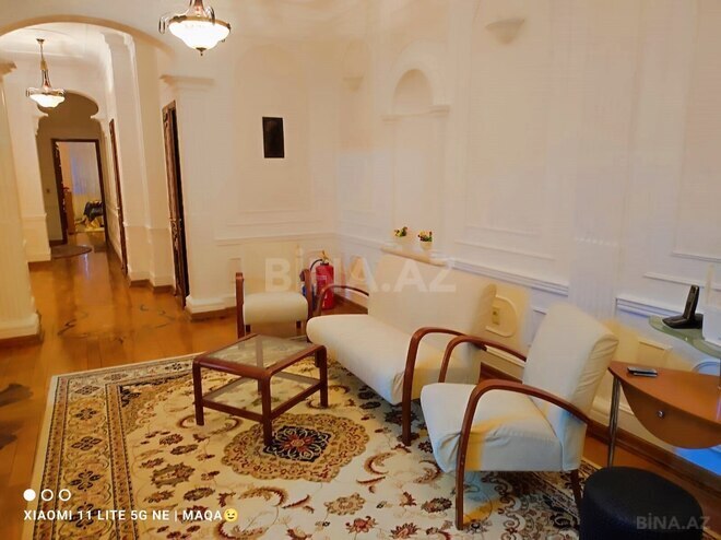 İcarəyə verilir 4 otaqlı yeni tikili 200 m², 28 May m., photo 22 from 30
