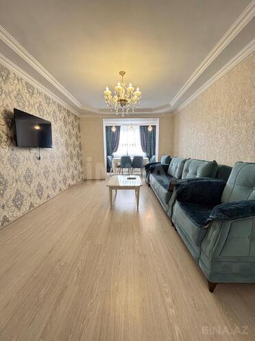 Сдаётся 3-комн. вторичка 80 м², м. Кара Караев, photo 1 from 18