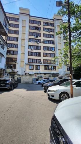 Satılır 3 otaqlı köhnə tikili 70 m², Gənclik m., photo 1 from 16
