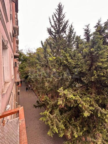 Satılır 1 otaqlı köhnə tikili 42 m², 28 May m., photo 3 from 9