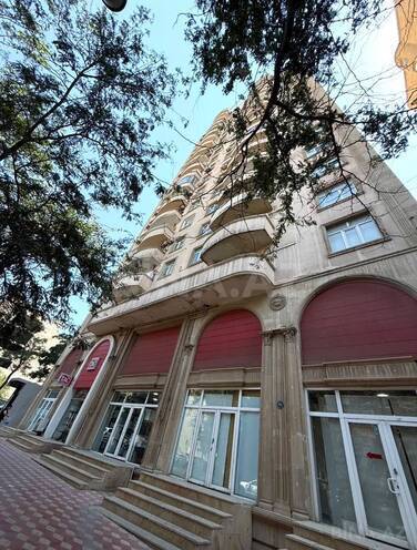 Сдаётся 3-комн. новостройка 123 м², м. Низами, photo 1 from 19