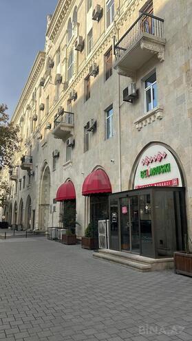 İcarəyə verilir 3 otaqlı köhnə tikili 80 m², Sahil m., photo 1 from 21