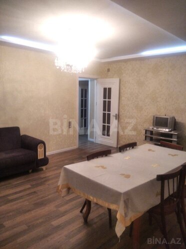 Сдаётся 3-комн. вторичка 75 м², м. Кара Караев, photo 1 from 19