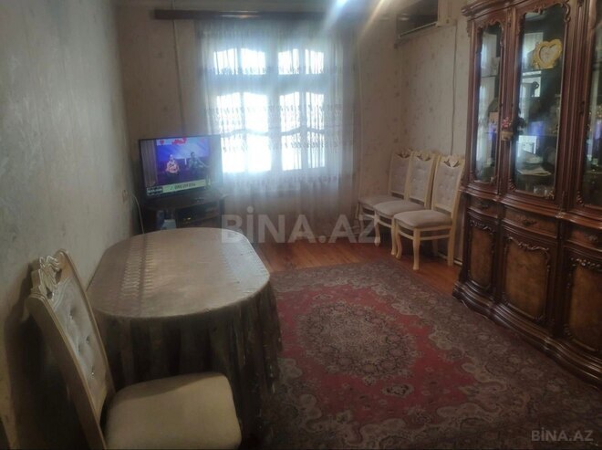 Продаётся 3-комн. вторичка 60 м², м. Кара Караев, photo 1 from 12