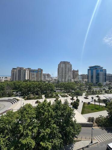 Satılır 5 otaqlı köhnə tikili 120 m², Sahil m., photo 16 from 21