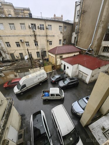 İcarəyə verilir 2 otaqlı köhnə tikili 85 m², Sahil m., photo 22 from 28
