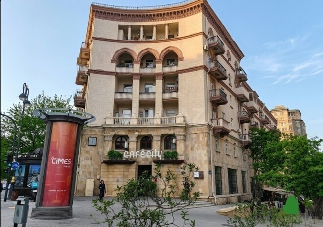 Satılır 3 otaqlı köhnə tikili 97.8 m², Nizami m., photo 1 from 26
