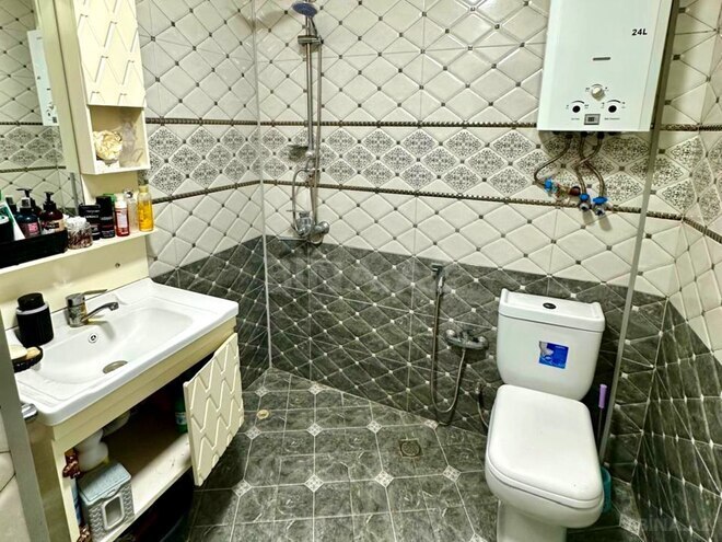 Продаётся 3-комн. вторичка 75 м², м. Кара Караев, photo 16 from 17