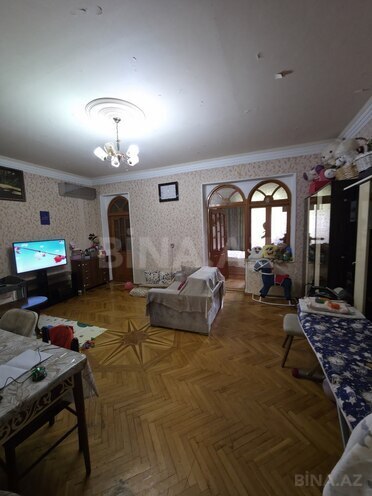 Satılır 3 otaqlı köhnə tikili 60 m², Bakıxanov q., photo 1 from 15