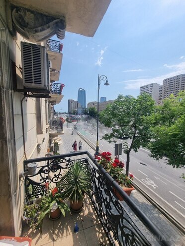 Продаётся 3-комн. вторичка 80 м², м. Шах Исмаил Хатаи, photo 1 from 17