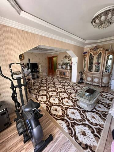 Satılır 5 otaqlı köhnə tikili 110 m², Xalqlar Dostluğu m., photo 3 from 14