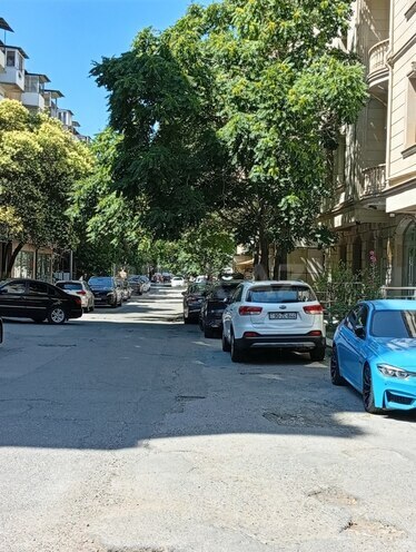 Продаётся 3-комн. вторичка 70 м², м. Элмляр Академиясы, photo 1 from 11