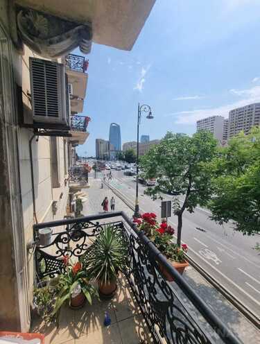 Продаётся 3-комн. вторичка 80 м², м. Шах Исмаил Хатаи, photo 1 from 12