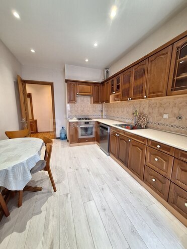 İcarəyə verilir 2 otaqlı köhnə tikili 90 m², 28 May m., photo 7 from 11