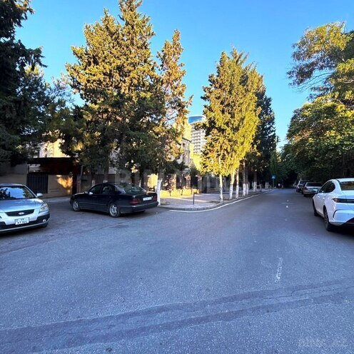 Satılır 2 otaqlı köhnə tikili 57 m², Yasamal r., photo 1 from 14