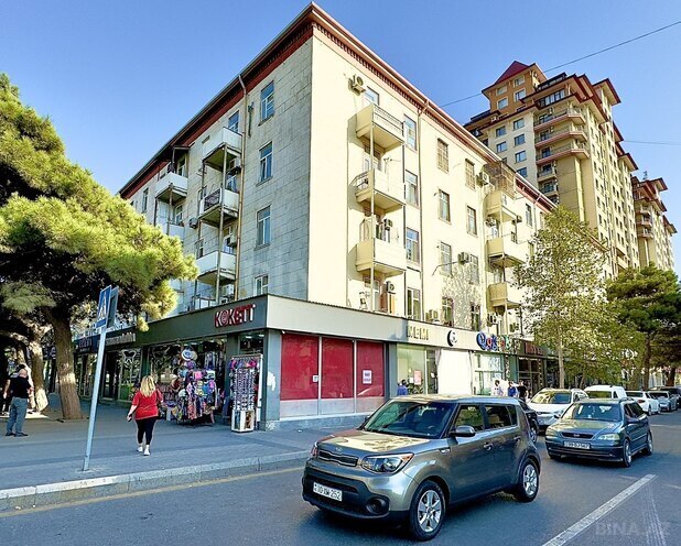Satılır 3 otaqlı köhnə tikili 80 m², Qara Qarayev m., photo 13 from 17