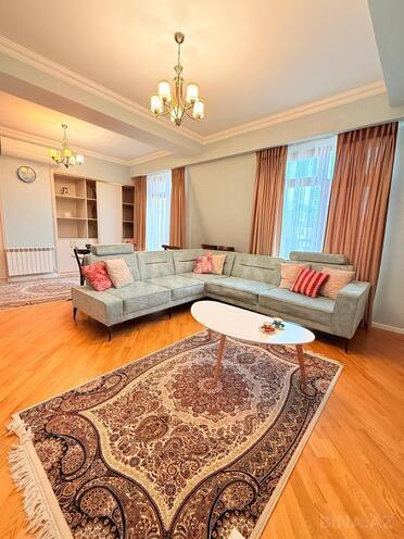 İcarəyə verilir 5 otaqlı yeni tikili 212 m², Ağ şəhər q., photo 1 from 24