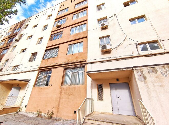 Satılır 3 otaqlı köhnə tikili 85 m², Qara Qarayev m., photo 1 from 16