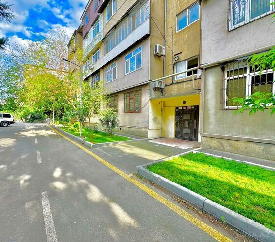 Satılır 4 otaqlı köhnə tikili 120 m², Qara Qarayev m., photo 1 from 22