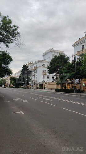 Продаётся 2-комн. вторичка 42 м², м. Элмляр Академиясы, photo 5 from 10