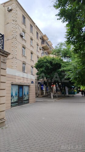 Продаётся 2-комн. вторичка 42 м², м. Элмляр Академиясы, photo 3 from 10