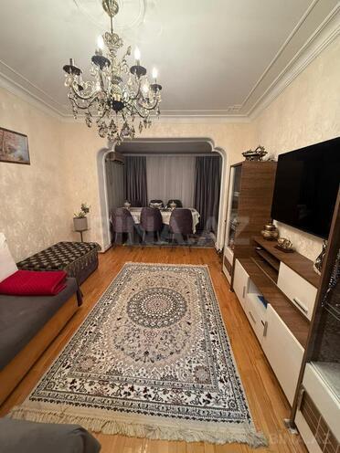 Продаётся 2-комн. вторичка 50 м², м. Кара Караев, photo 1 from 12