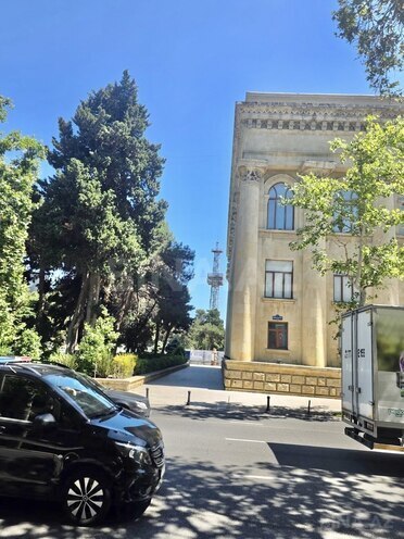 Продаётся 2-комн. вторичка 70 м², м. Сахил, photo 1 from 21