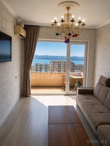 Продаётся 2-комн. вторичка 65 м², м. Ази Асланов, photo 8 from 13