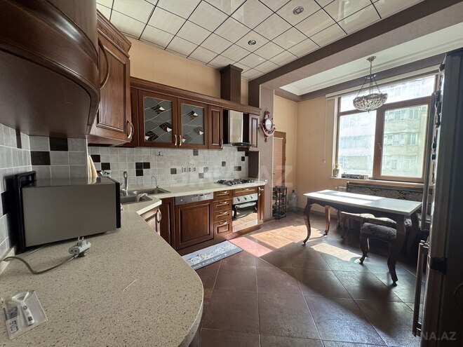 Сдаётся 3-комн. новостройка 130 м², м. Низами, photo 18 from 24