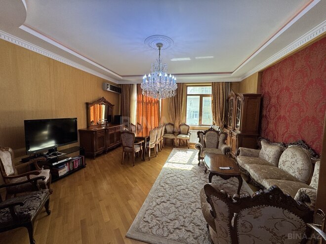 Сдаётся 3-комн. новостройка 130 м², м. Низами, photo 1 from 24