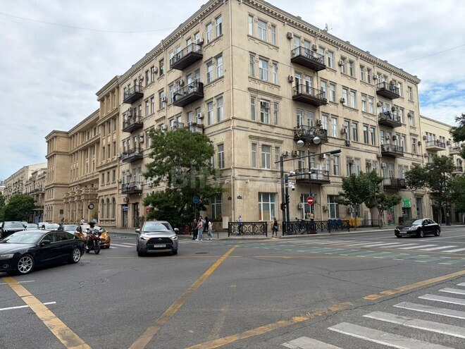 Satılır 1 otaqlı köhnə tikili 38 m², Sahil m., photo 1 from 17