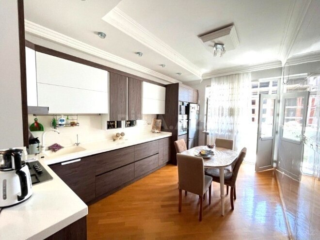 Satılır 4 otaqlı yeni tikili 205 m², 28 May m., photo 1 from 6