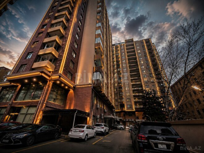 Продаётся 4-комн. новостройка 210 м², Насиминский  р., photo 1 from 9