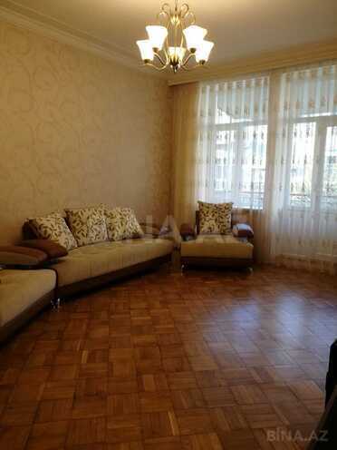 İcarəyə verilir 2 otaqlı köhnə tikili 72 m², 28 May m., photo 1 from 11