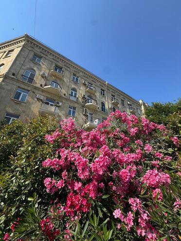 Продаётся 2-комн. вторичка 60 м², м. Ичеришехер, photo 4 from 25