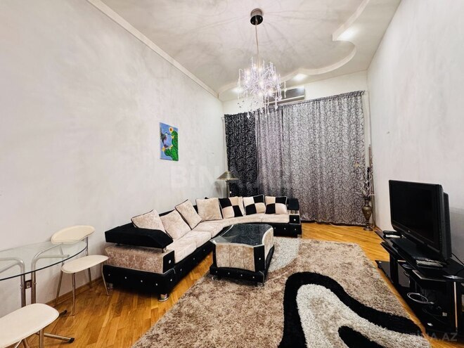 Satılır 2 otaqlı köhnə tikili 42 m², Sahil m., photo 1 from 14