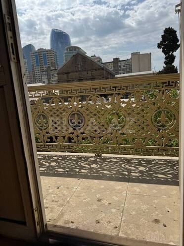 İcarəyə verilir 3 otaqlı köhnə tikili 65 m², 28 May m., photo 1 from 13