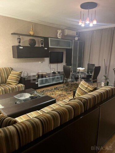 Продаётся 3-комн. вторичка 60 м², м. Элмляр Академиясы, photo 1 from 17