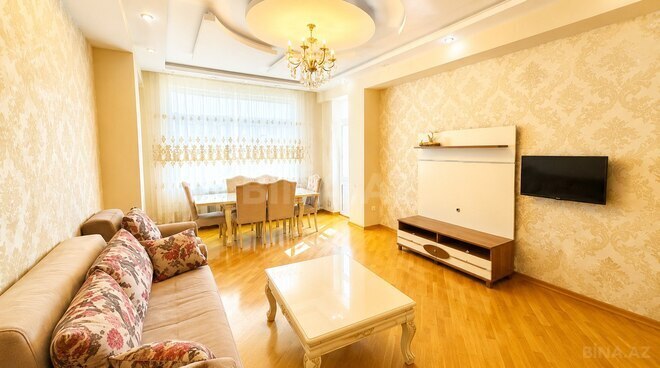 Сдаётся 3-комн. новостройка 135 м², м. 20 января, photo 1 from 14