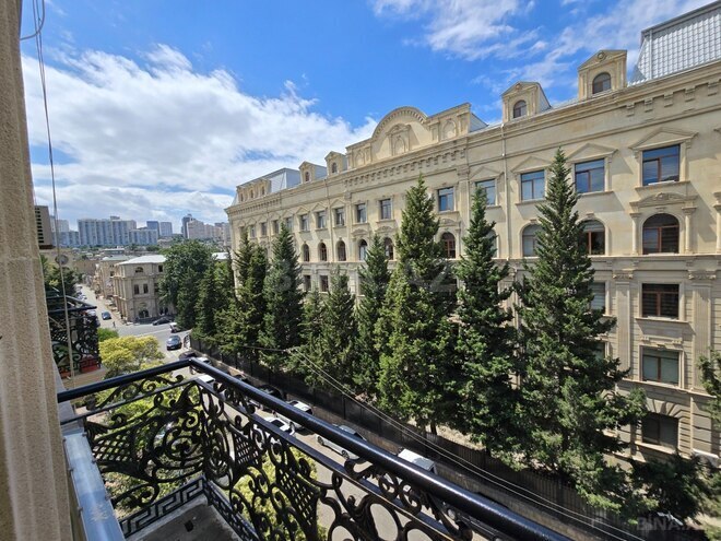 Satılır 2 otaqlı köhnə tikili 60 m², Nizami m., photo 1 from 14