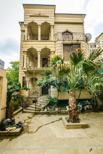 İcarəyə verilir 9 otaqlı həyət evi/bağ evi 1 000 m², Gənclik m., photo 1 from 30