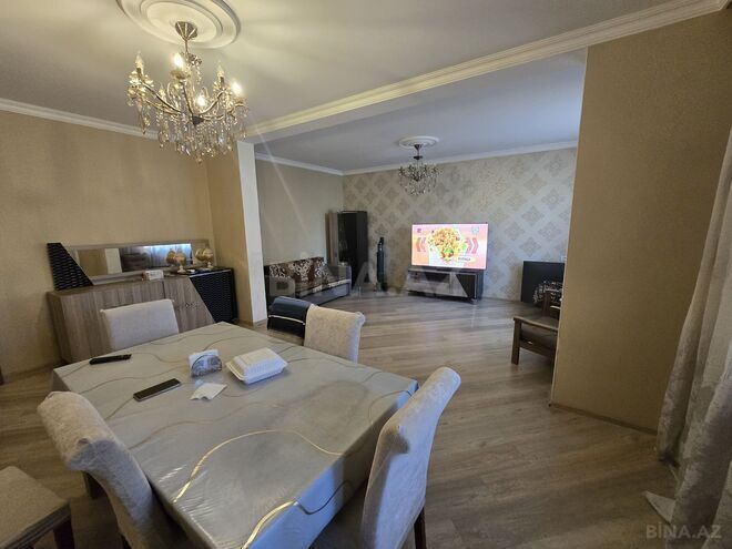 Satılır 5 otaqlı köhnə tikili 130 m², İnşaatçılar m., photo 1 from 29