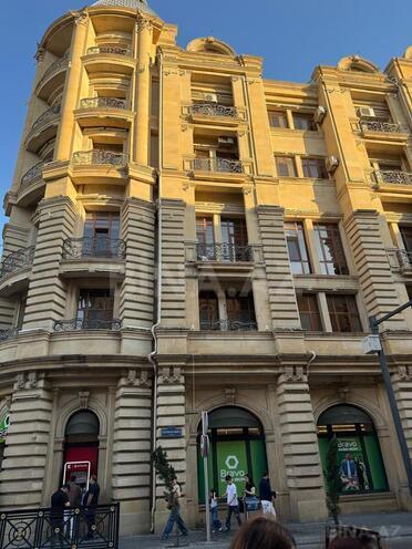 Satılır 3 otaqlı köhnə tikili 120 m², Sahil m., photo 1 from 16